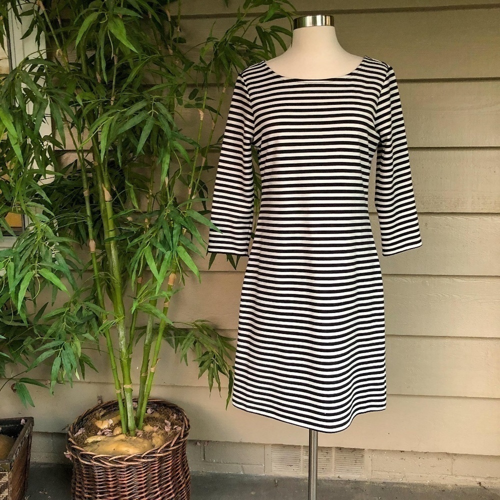 🎉Old Navy Black & White Striped 3/4 Sleeve Dress